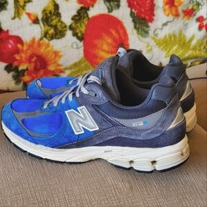 New Balance 2002R runners size 12 blue and silver